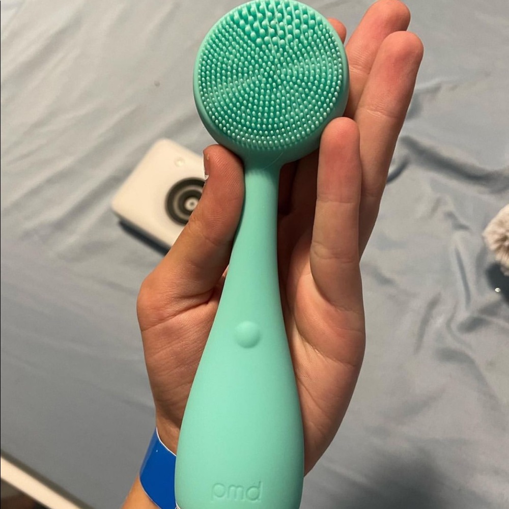 NWOT PMD electric facial cleanser, smart facial cleaning device